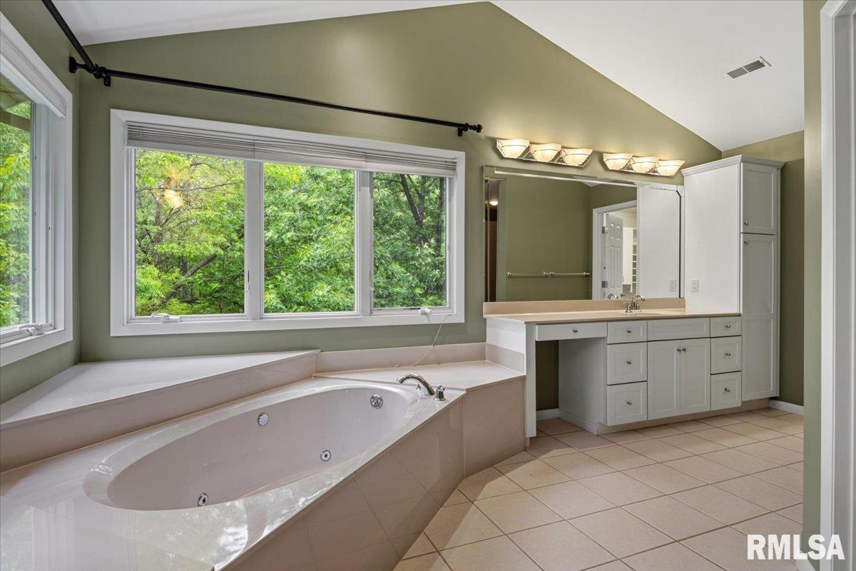 4104 Chandlerwood Road Springfield, IL 62711 - Photo 36 of 64