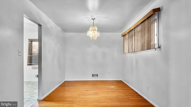 a very nice looking empty room with window