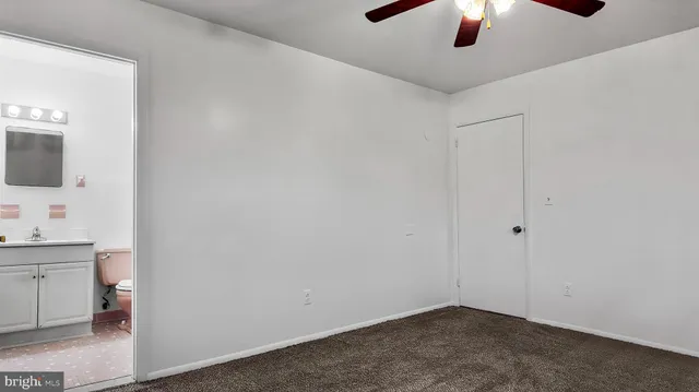 a view of room with window and ceiling fan