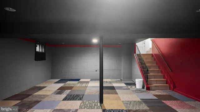 a black and white photo of a mirror