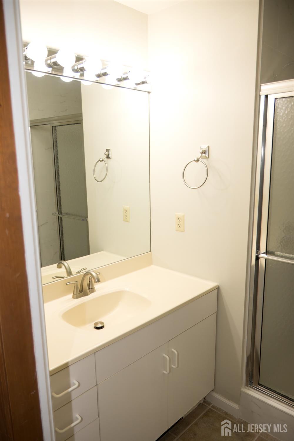 494 Harris Avenue, Unit B Middlesex, NJ 08846 - Photo 15 of 22