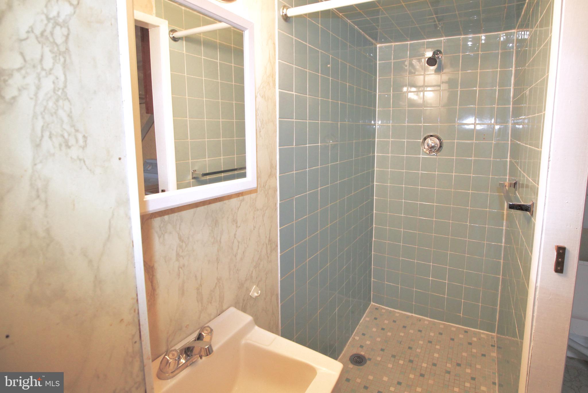 8118 Kavanagh Road Baltimore, MD 21222 - Photo 14 of 23 Full Bath