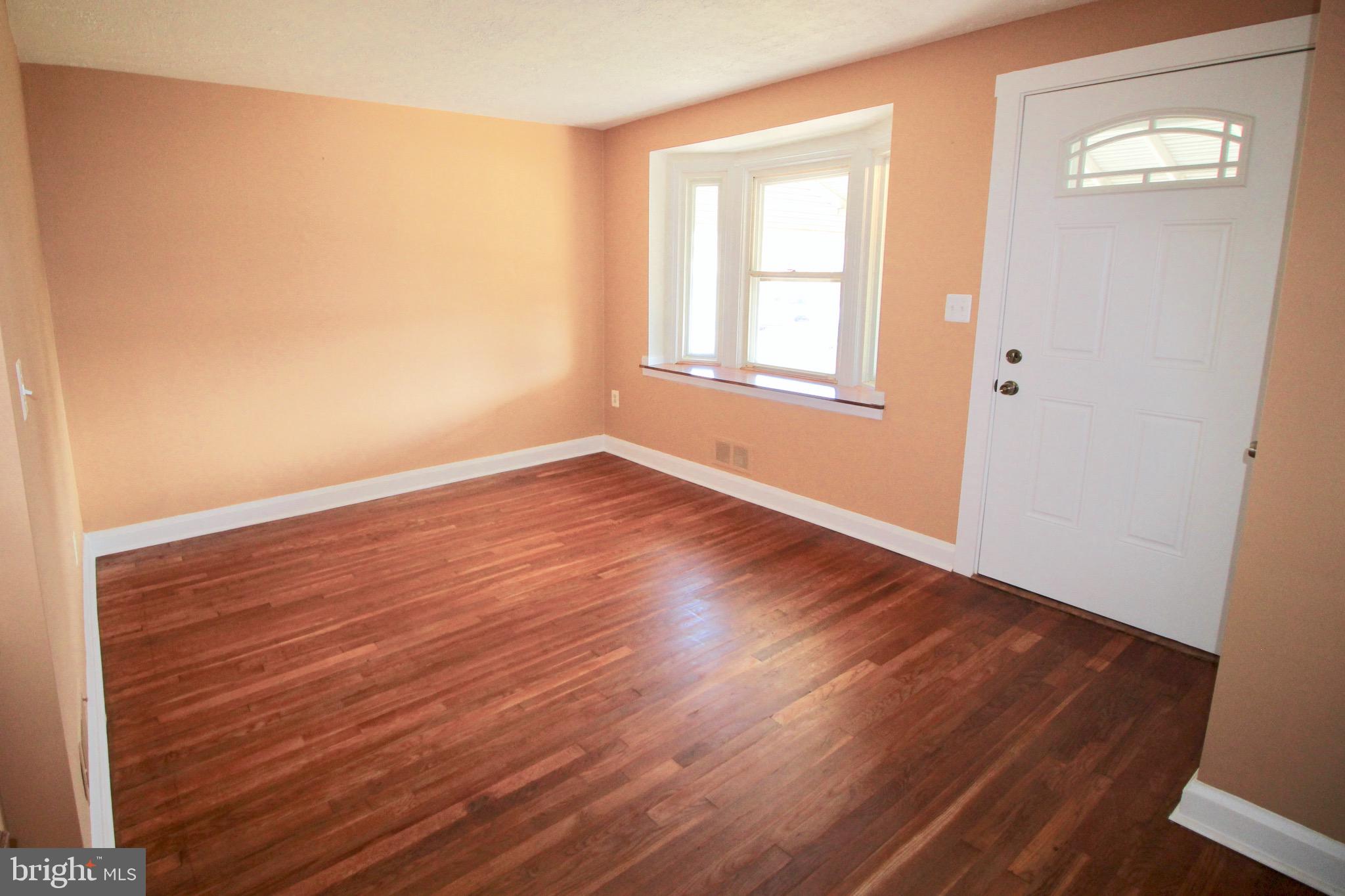 8118 Kavanagh Road Baltimore, MD 21222 - Photo 3 of 23 Front entrance into Living Room