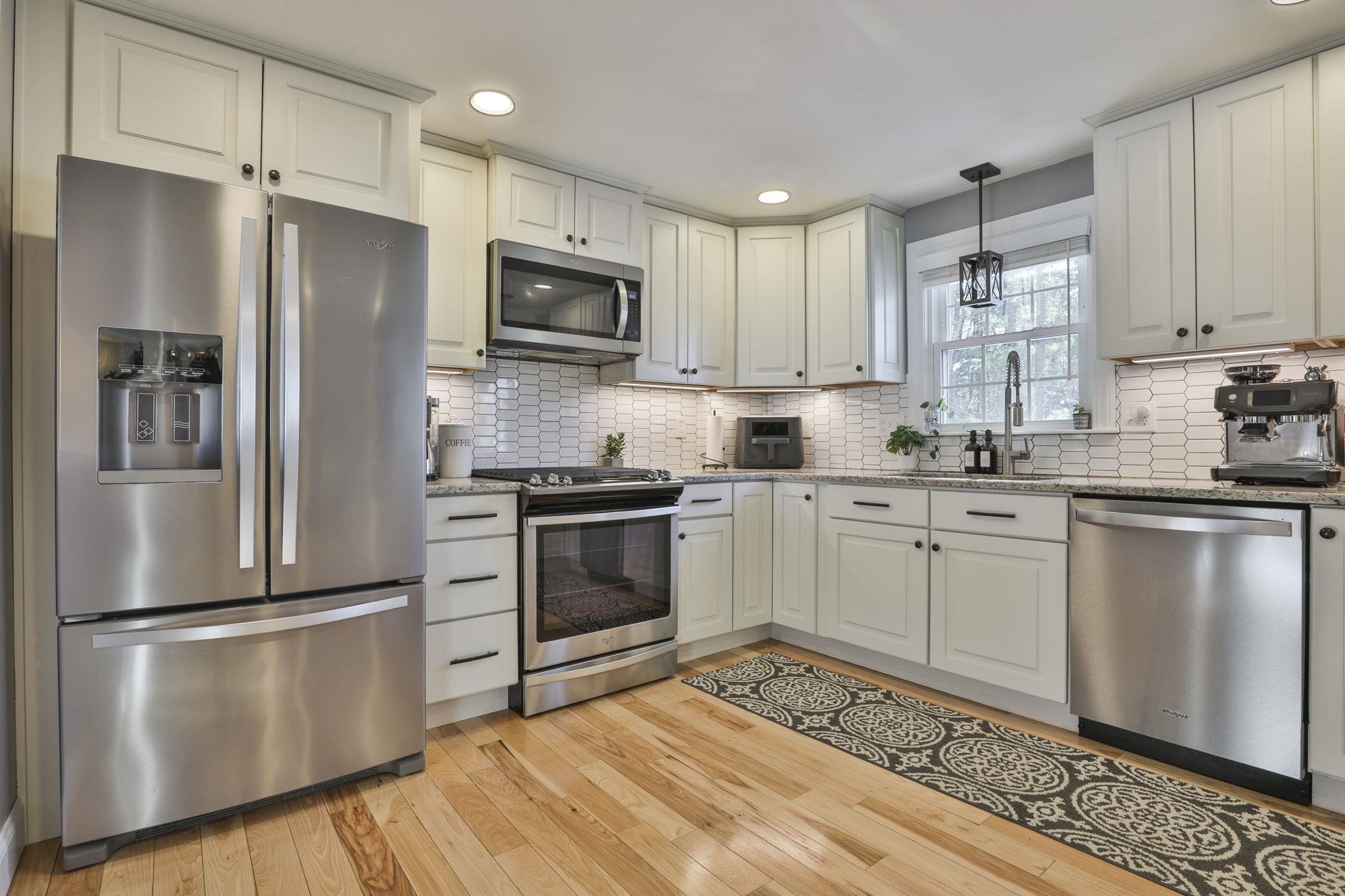 26 Sunapee Street Nashua, NH 03063 - Photo 13 of 37