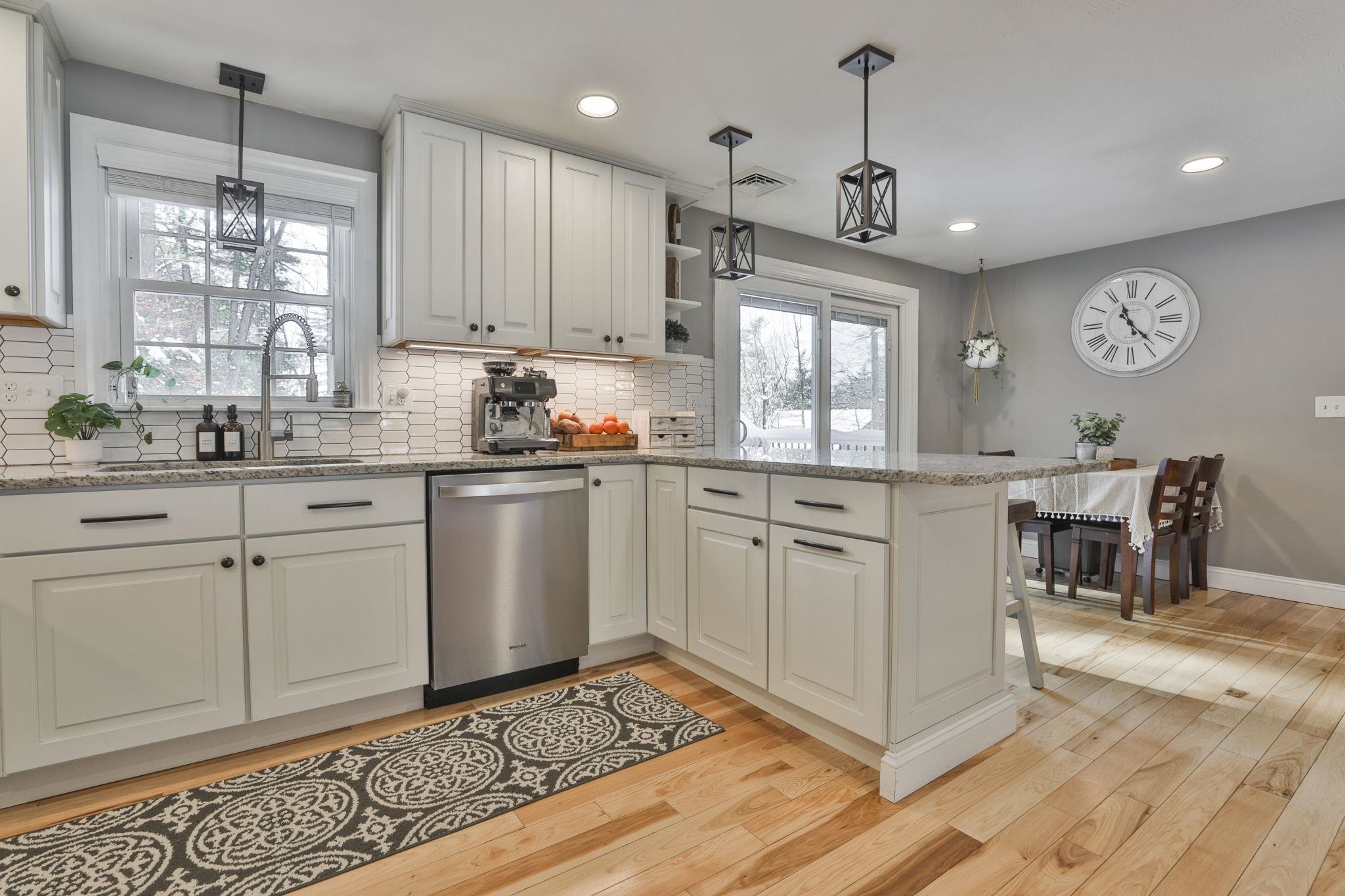 26 Sunapee Street Nashua, NH 03063 - Photo 15 of 37