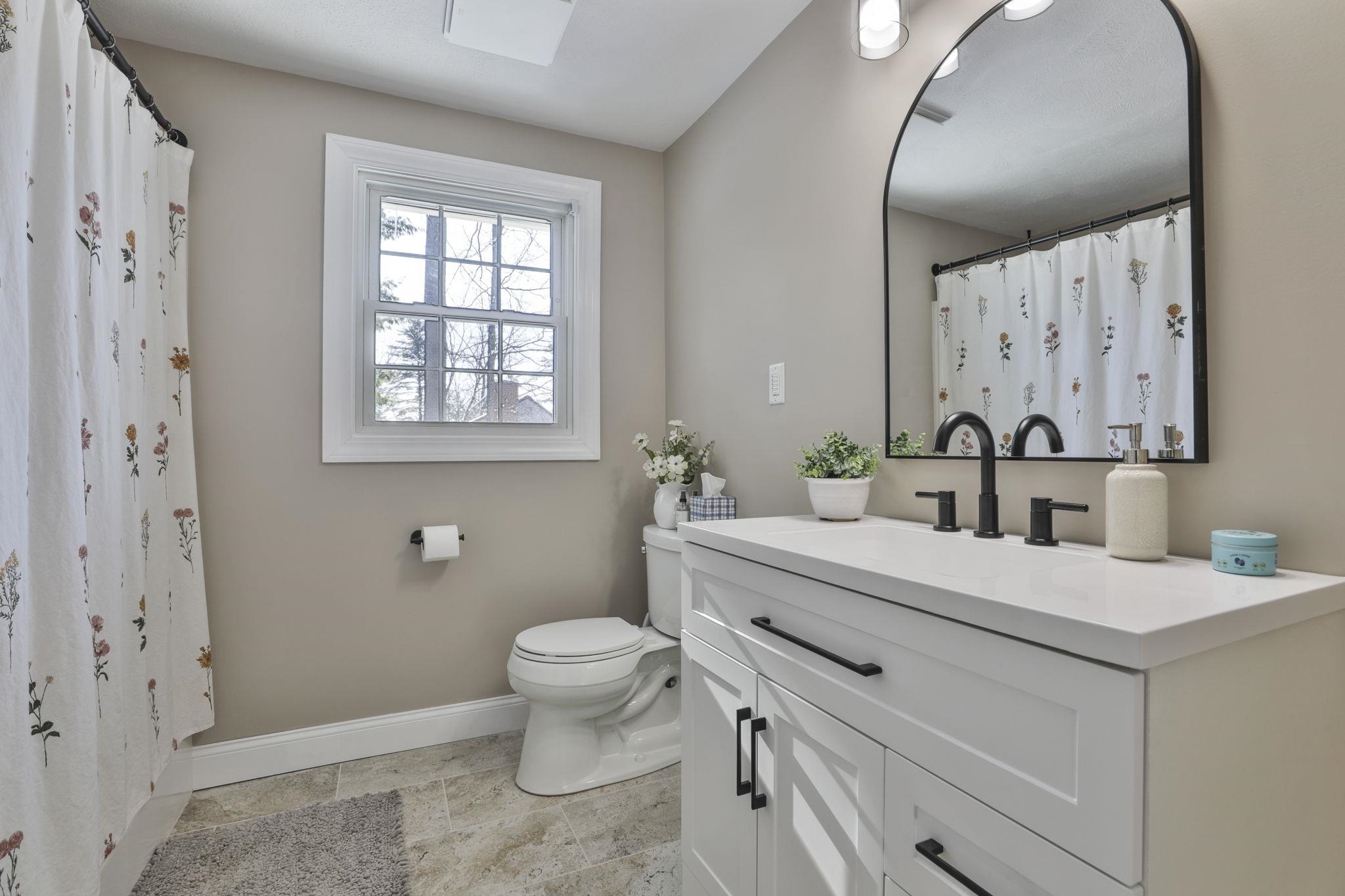 26 Sunapee Street Nashua, NH 03063 - Photo 29 of 37