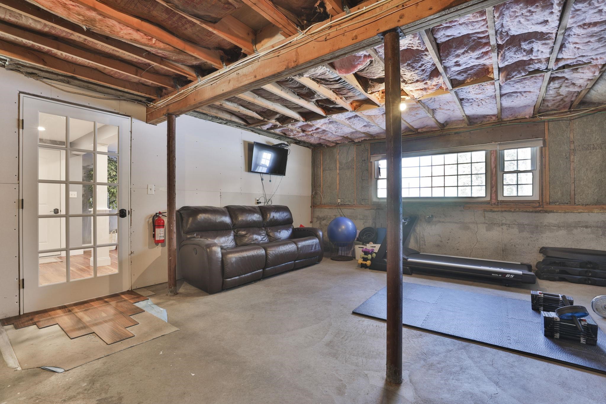 26 Sunapee Street Nashua, NH 03063 - Photo 34 of 37