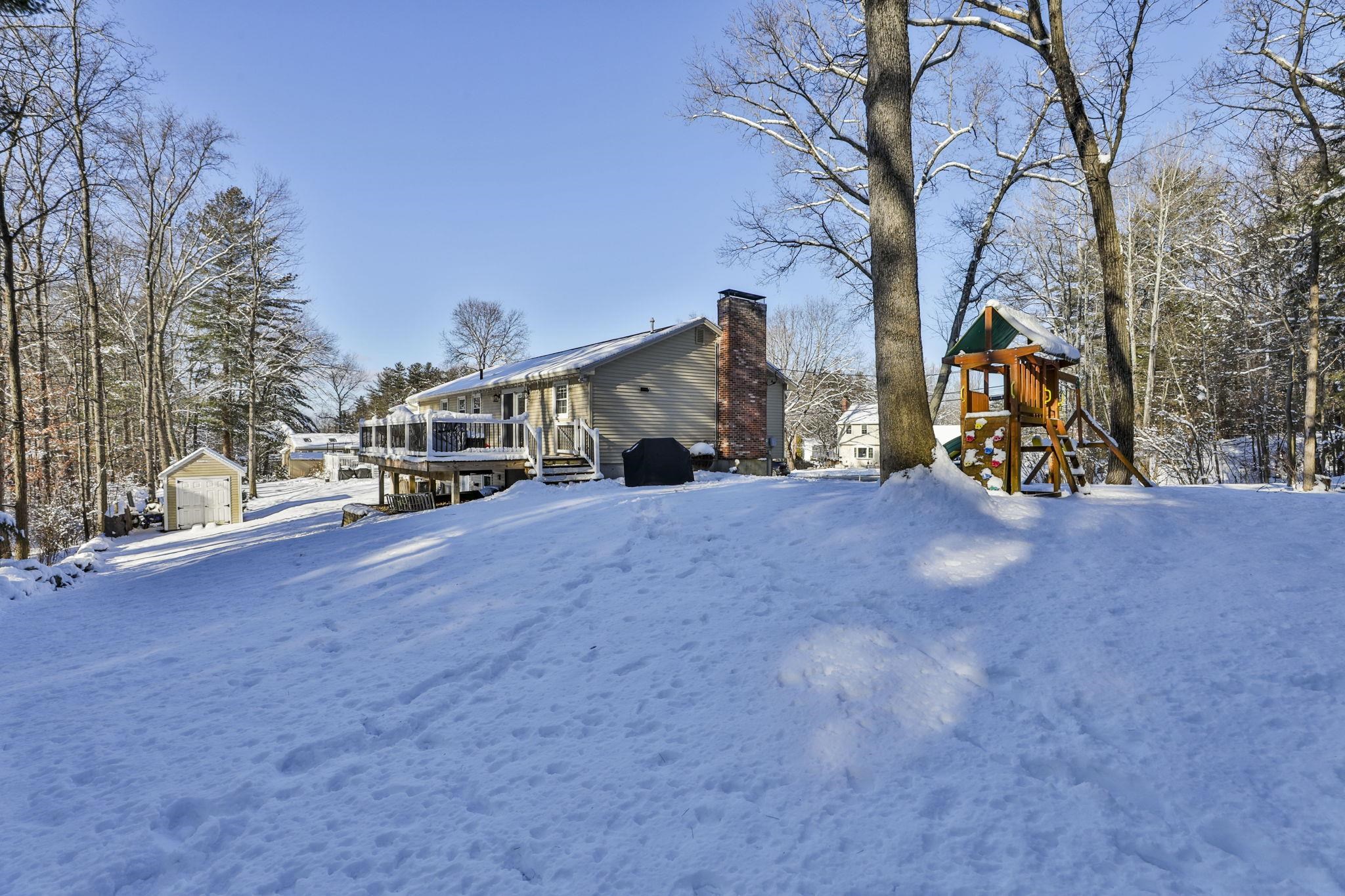 26 Sunapee Street Nashua, NH 03063 - Photo 5 of 37