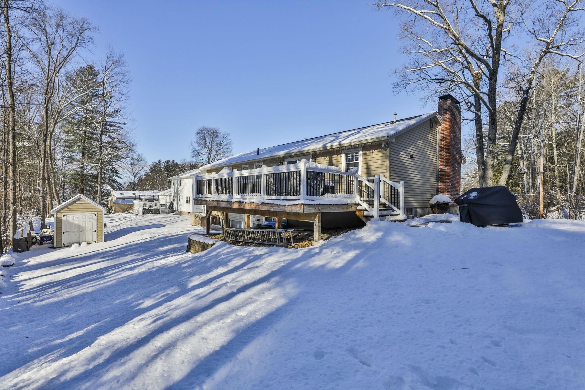 26 Sunapee Street Nashua, NH 03063 - Photo 6 of 37