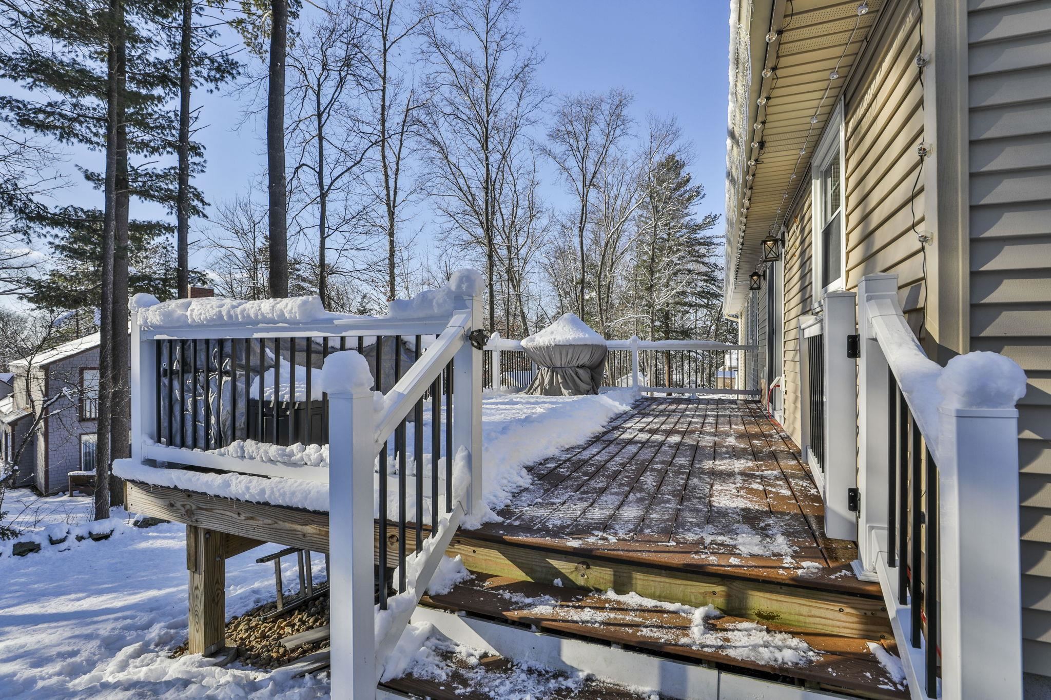 26 Sunapee Street Nashua, NH 03063 - Photo 7 of 37