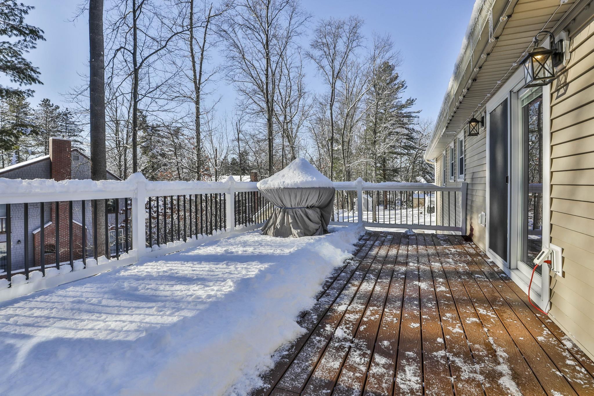 26 Sunapee Street Nashua, NH 03063 - Photo 8 of 37