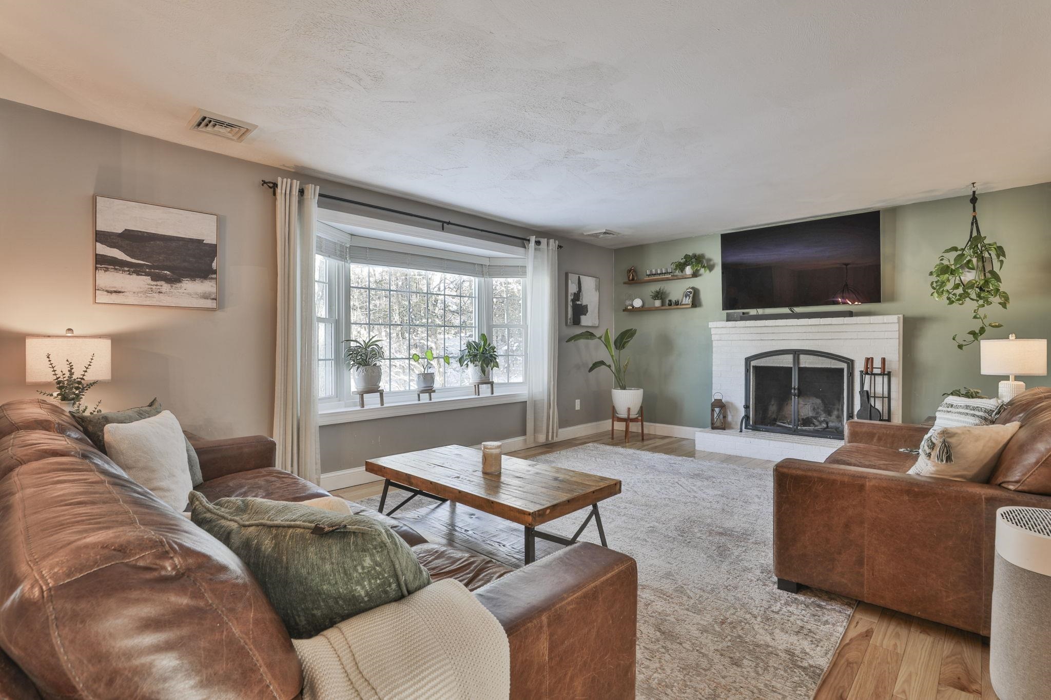 26 Sunapee Street Nashua, NH 03063 - Photo 10 of 37