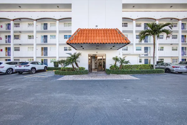 $279,000 | 21 Yacht Club Drive, Unit 505, North Palm Beach, FL 33408