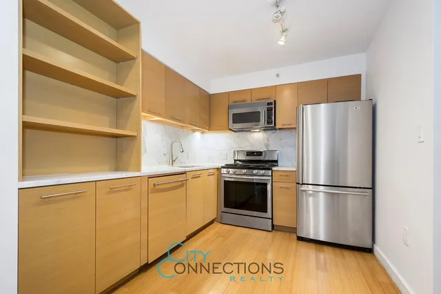 $749,000 | 100 West 39th Street, Unit 38E | Fashion District