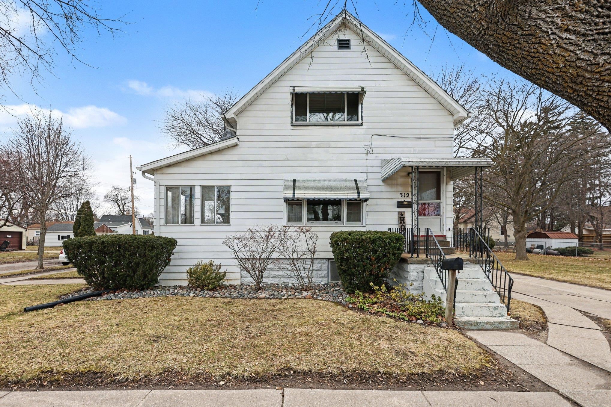 1817 15th Street Bay City, MI 48708 - Photo 3 of 27 Gallery Image 3