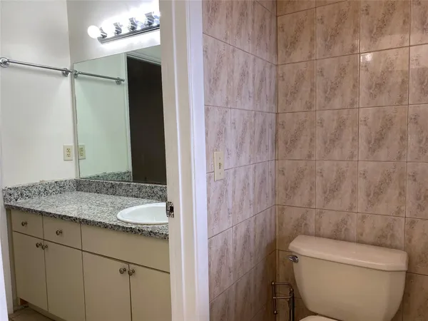 $1,275 | 7807 Golf Cir Drive, Unit 306, Margate, FL 33063