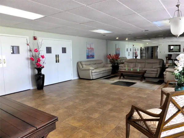 $1,275 | 7807 Golf Cir Drive, Unit 306, Margate, FL 33063