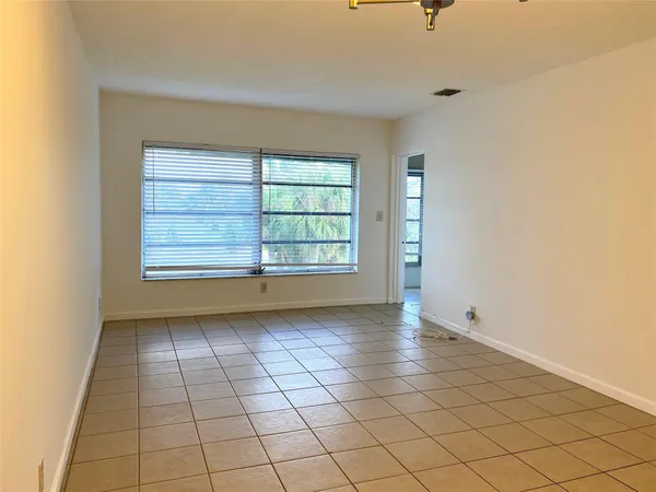 $1,275 | 7807 Golf Cir Drive, Unit 306, Margate, FL 33063