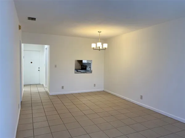 $1,275 | 7807 Golf Cir Drive, Unit 306, Margate, FL 33063