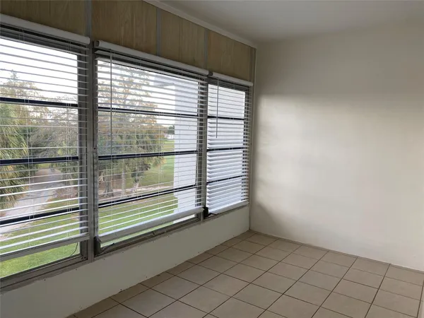 $1,275 | 7807 Golf Cir Drive, Unit 306, Margate, FL 33063