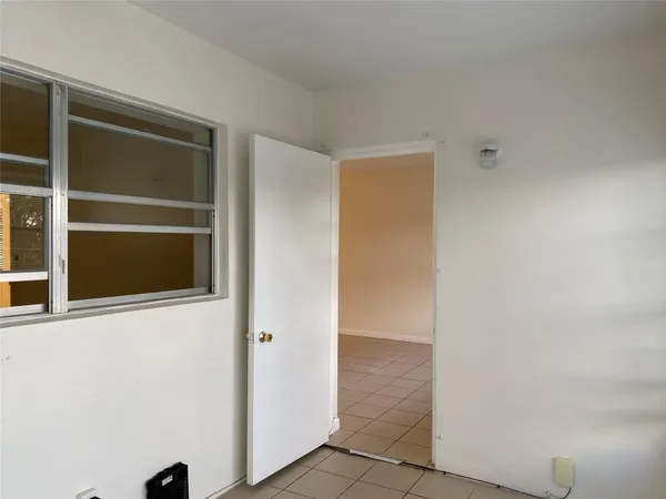 $1,275 | 7807 Golf Cir Drive, Unit 306, Margate, FL 33063