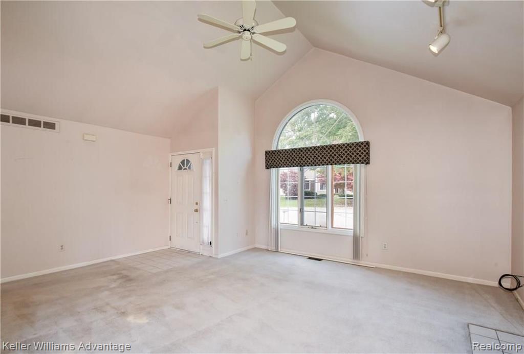 3279 Fairgrove Terrace Rochester Hills, MI 48309 - Photo 3 of 40