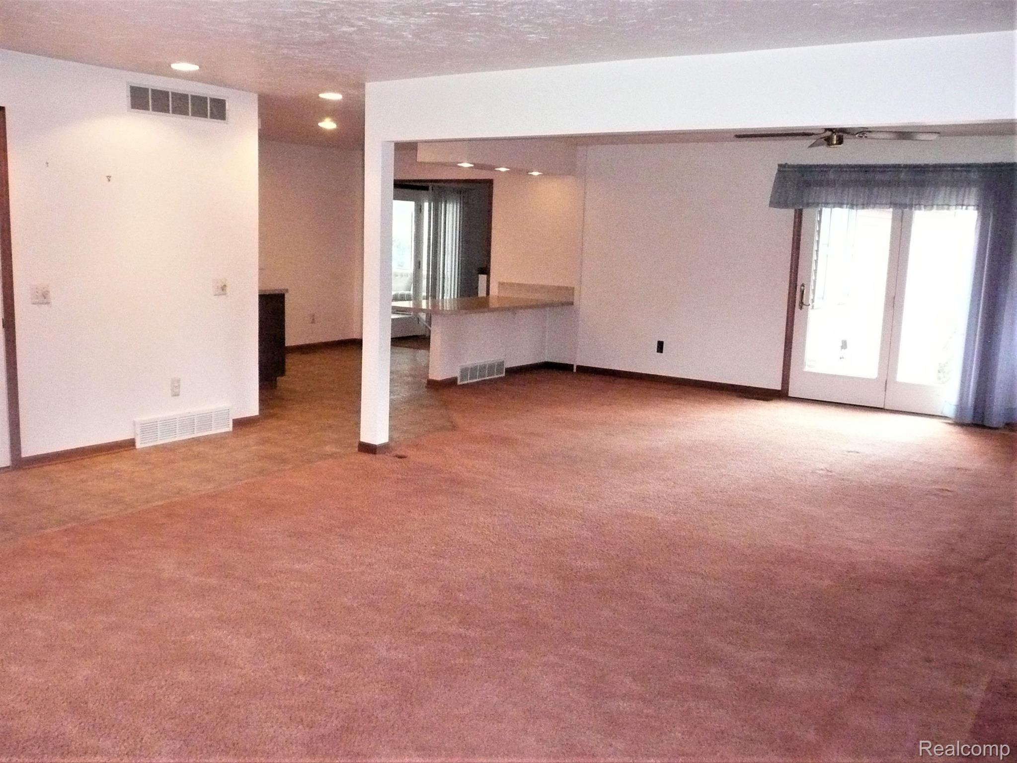 490 Sanders Road Oxford, MI 48371 - Photo 31 of 58 Great Room