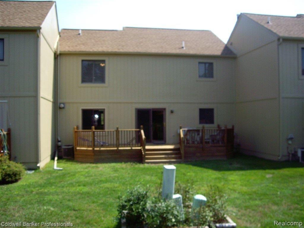 2216 Rochelle Park Drive, Unit 118 Rochester, MI 48309 - Photo 8 of 9 Private deck