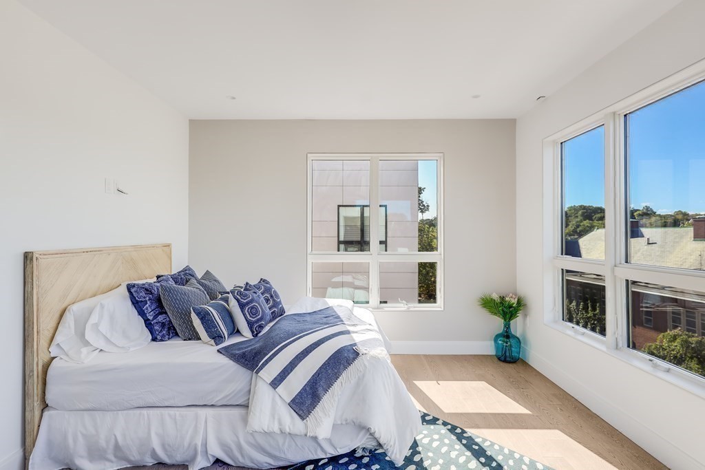 75 Westbourne Terrace, Unit 75 Brookline, MA 02446 - Photo 25 of 31 a bedroom with a bed and a couch