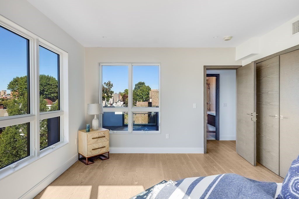 75 Westbourne Terrace, Unit 75 Brookline, MA 02446 - Photo 27 of 31 a living room with furniture and a large window