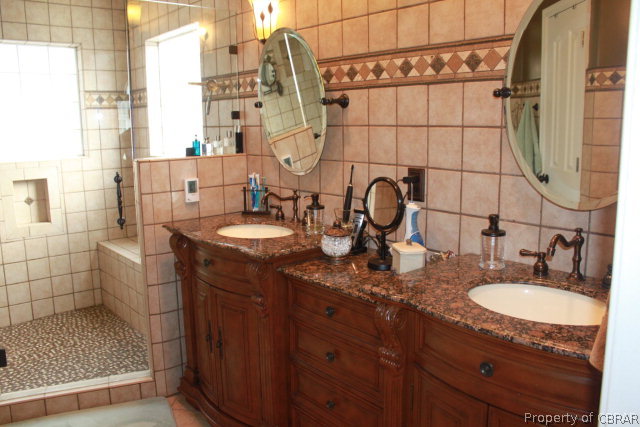 8177 Ruddock Place Hayes, VA 23072 - Photo 19 of 37 master bath