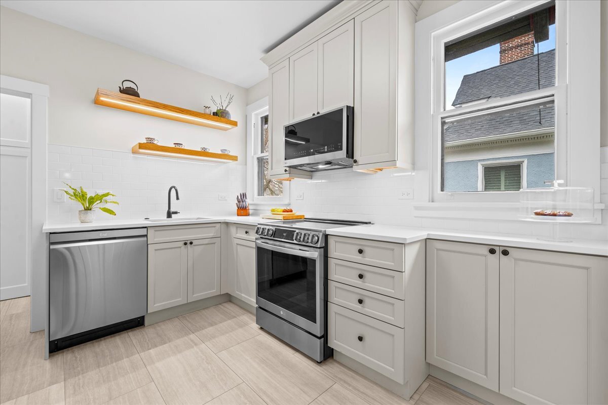 1202 Maple Avenue Evanston, IL 60202 - Photo 11 of 42