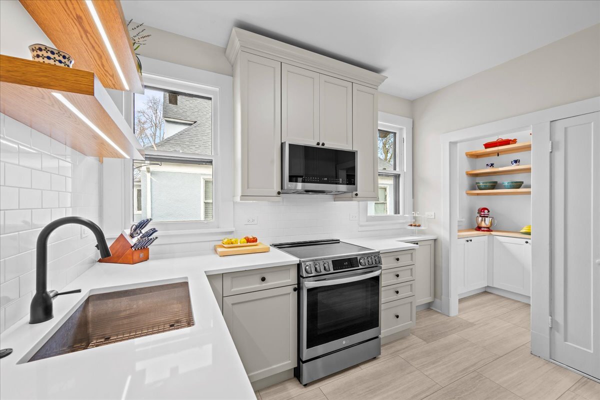 1202 Maple Avenue Evanston, IL 60202 - Photo 12 of 42