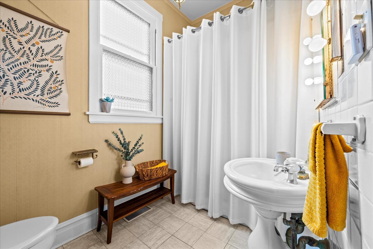 1202 Maple Avenue Evanston, IL 60202 - Photo 30 of 42