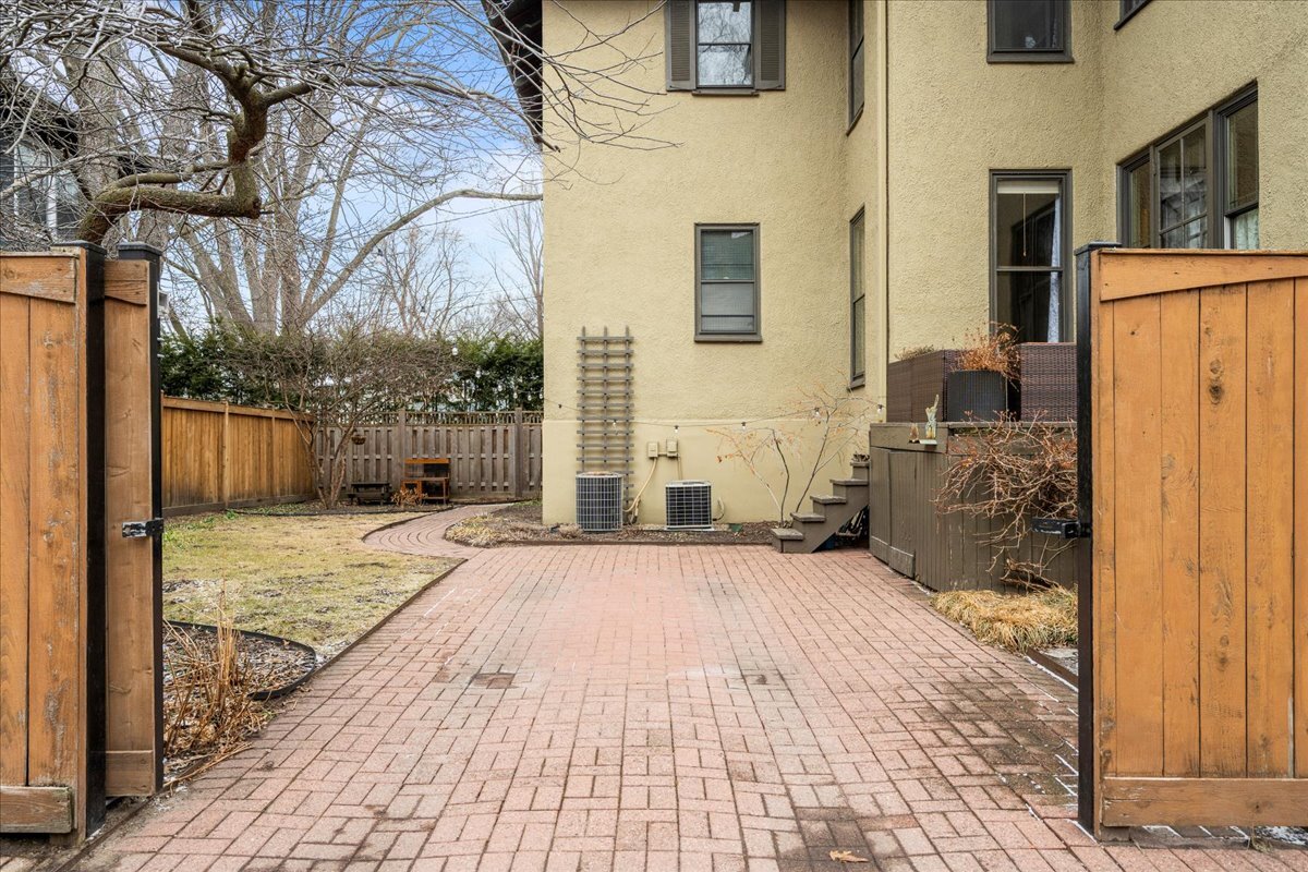 1202 Maple Avenue Evanston, IL 60202 - Photo 33 of 42