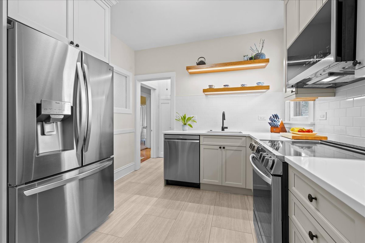 1202 Maple Avenue Evanston, IL 60202 - Photo 10 of 42