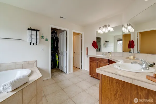 $900,000 | 14025 5th Place West, Everett, WA 98208