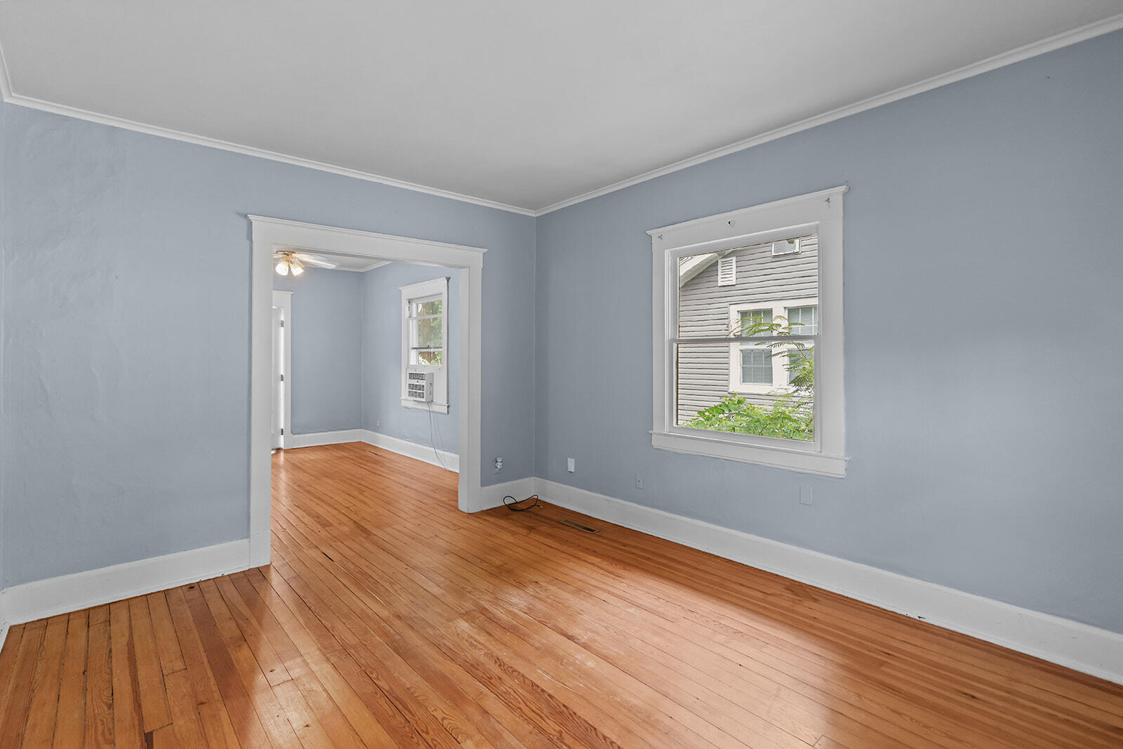 1605 East Cairo Street Springfield, MO 65802 - Photo 7 of 22 Living Room