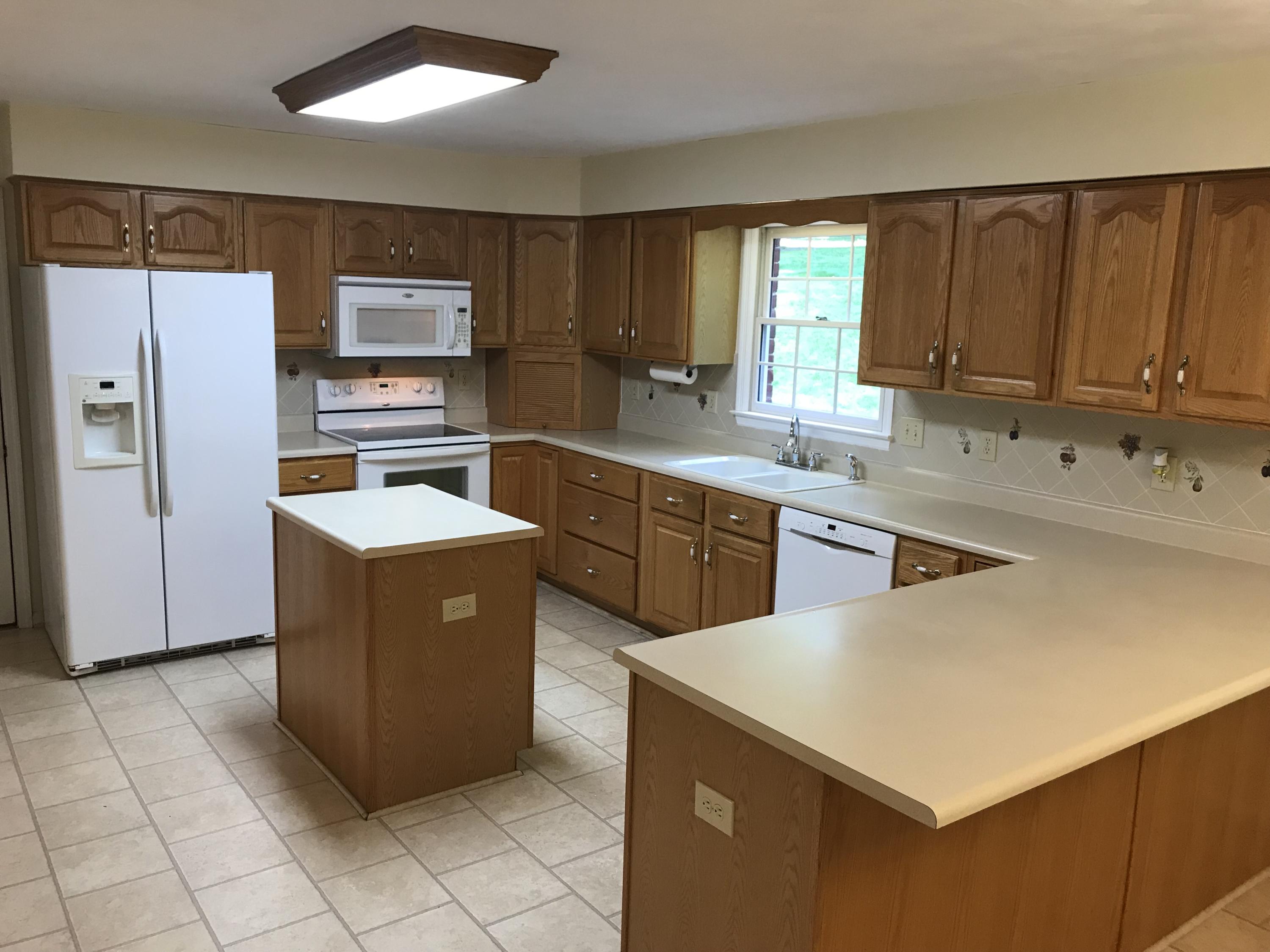 251 Jonathan Road Roanoke, VA 24019 - Photo 2 of 40 IMG_6410