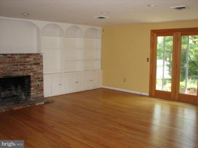 698 Appomattox Road East Davidsonville, MD 21035 - Photo 7 of 14 Family Room