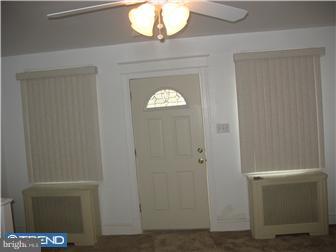7208 Sommers Road Philadelphia, PA 19138 - Photo 2 of 8 Living Room