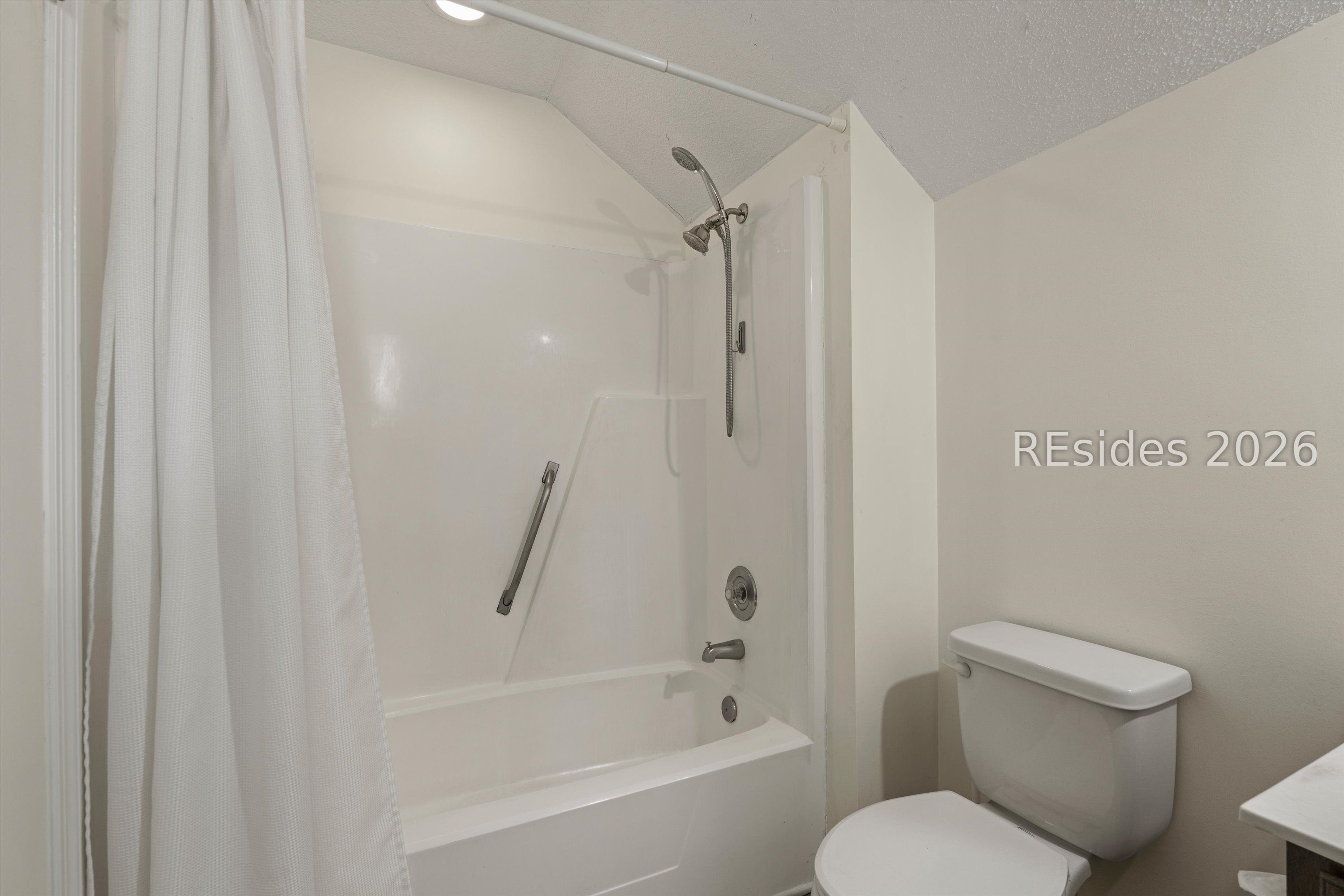 36 Wee Road, Unit 36 Hilton Head Island, SC 29926 - Photo 25 of 31 2nd Floor Guest Bath