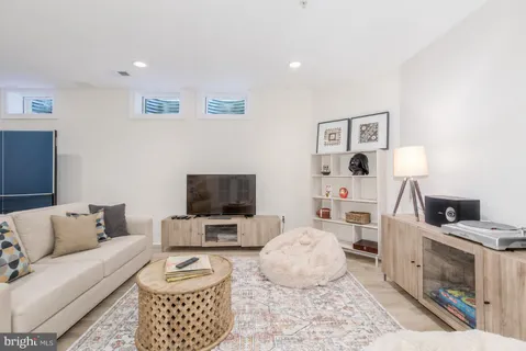 $2,100,000 | 5601 Vernon Place, Bethesda, MD 20817