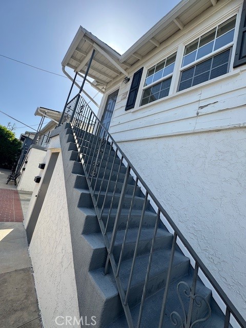 4137 1/2 Warner Boulevard Burbank, CA 91505 - Photo 3 of 14 a view of entryway