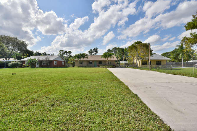 5527 2nd Road Lake Worth, FL 33467 - Photo 2 of 16 Front Long View