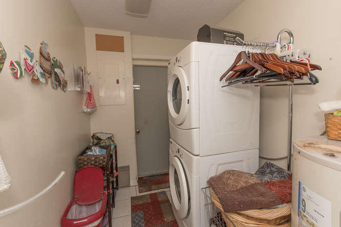 5527 2nd Road Lake Worth, FL 33467 - Photo 5 of 16 Laundry