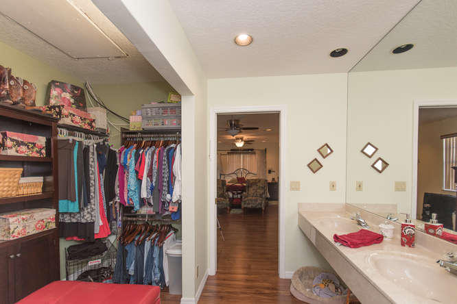 5527 2nd Road Lake Worth, FL 33467 - Photo 7 of 16 Master 1
