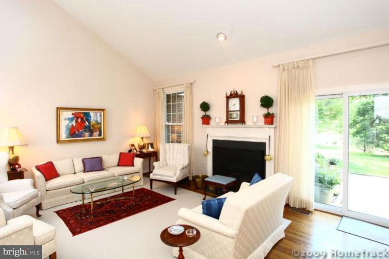 4 Brookland Ridge Road Lutherville-Timonium, MD 21093 - Photo 2 of 15 Living Room