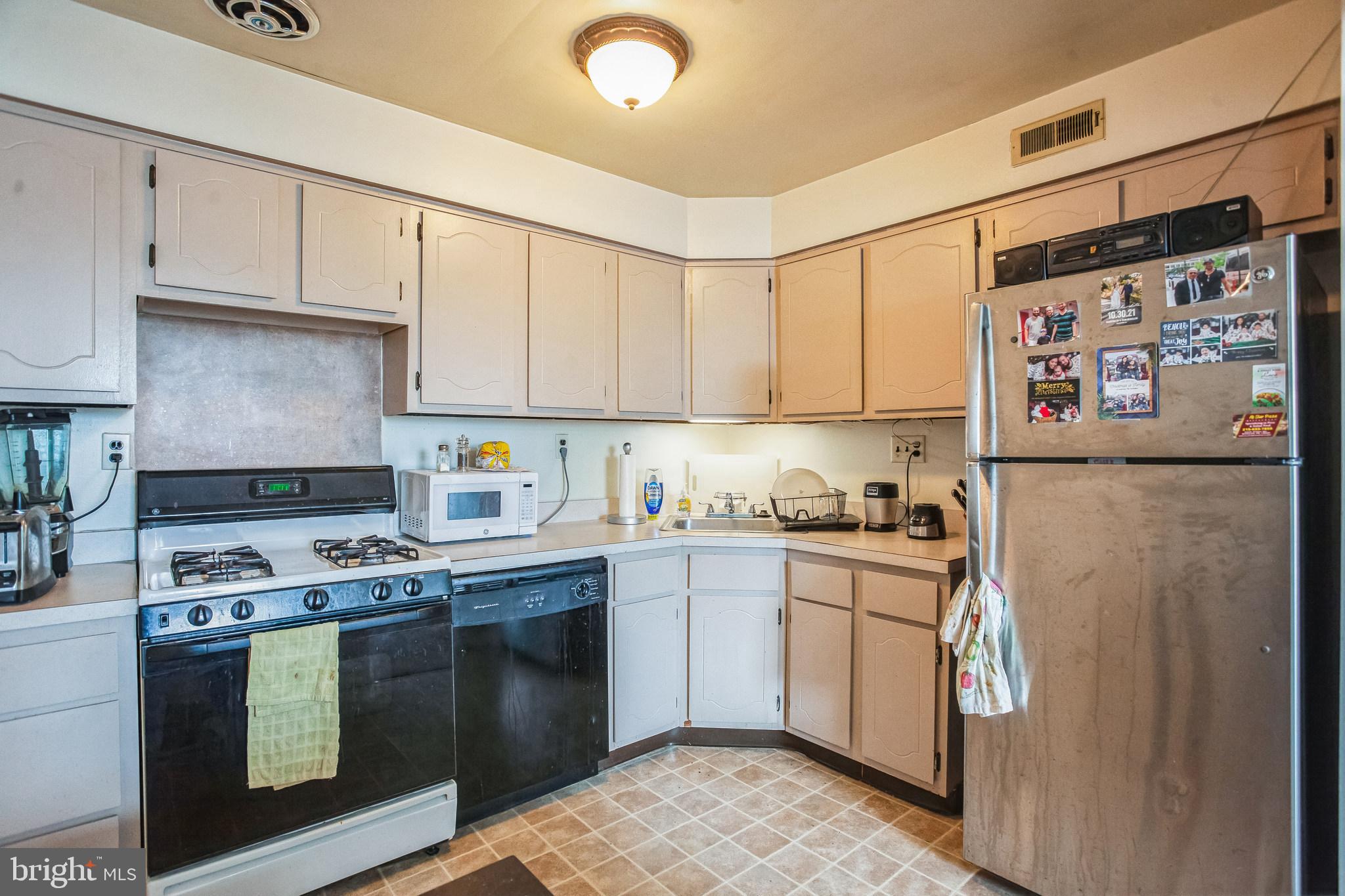 12069 Abby Road Philadelphia, PA 19154 - Photo 24 of 30 Second Floor -Kitchen