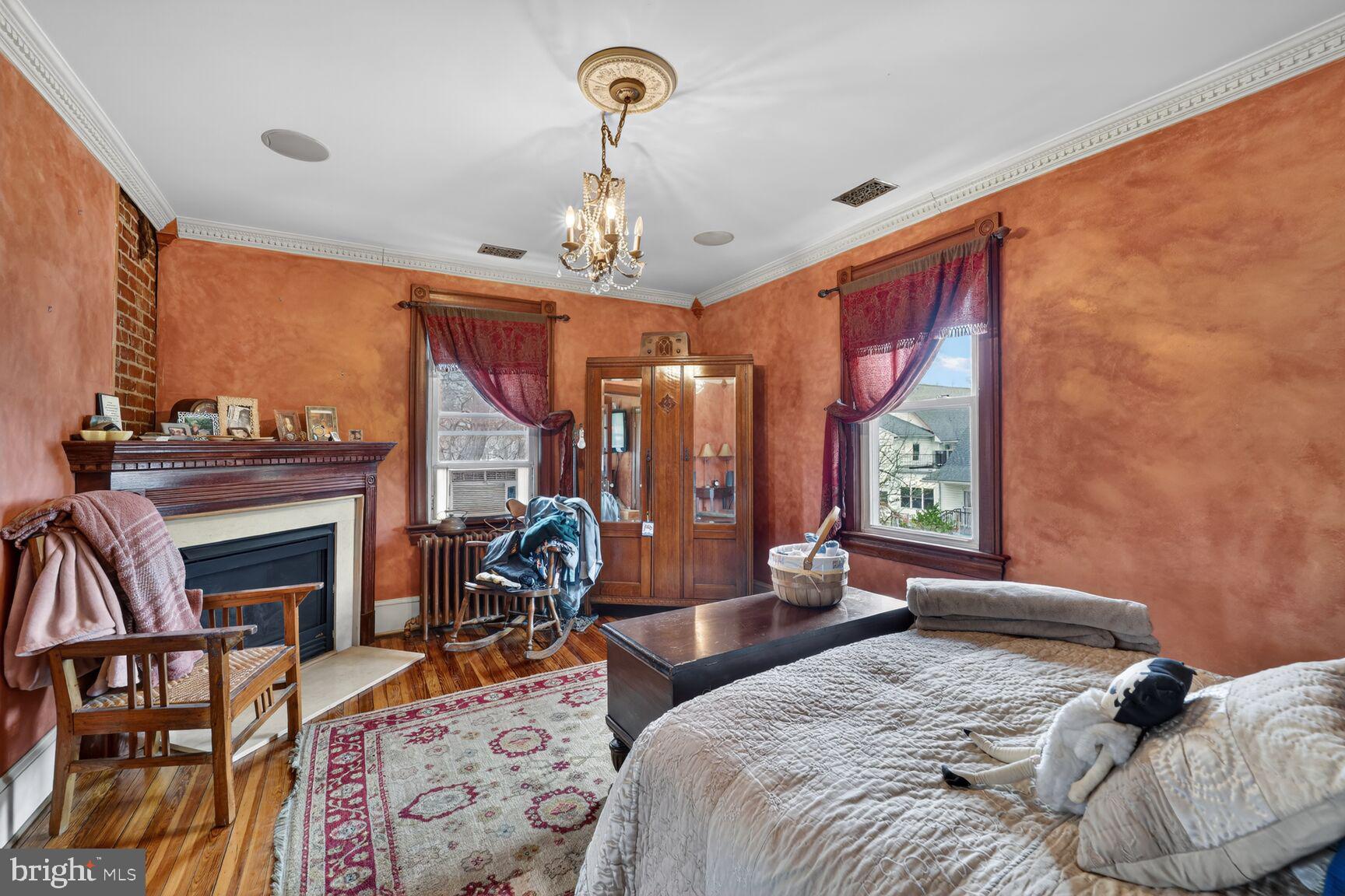 4808 Riverdale Road Riverdale, MD 20737 - Photo 22 of 45 Primary BR w/FP